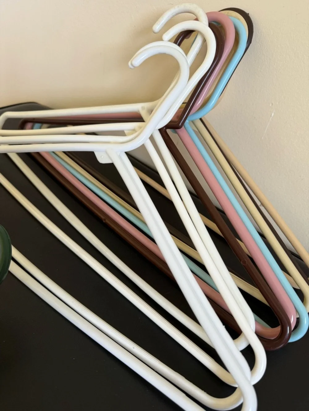 15Pack Mix Plastic Hangers Notched Durable Clothes Storage Organizer Multicolor